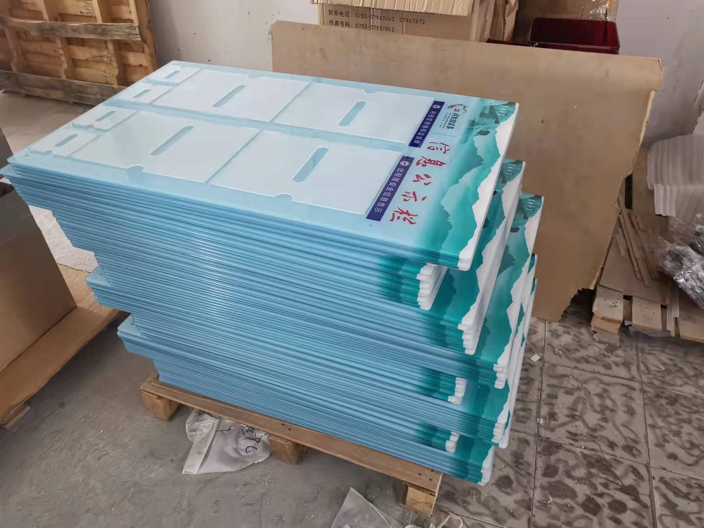 亞克力公告欄為什么會替代了之前材料而變成標識主流產品